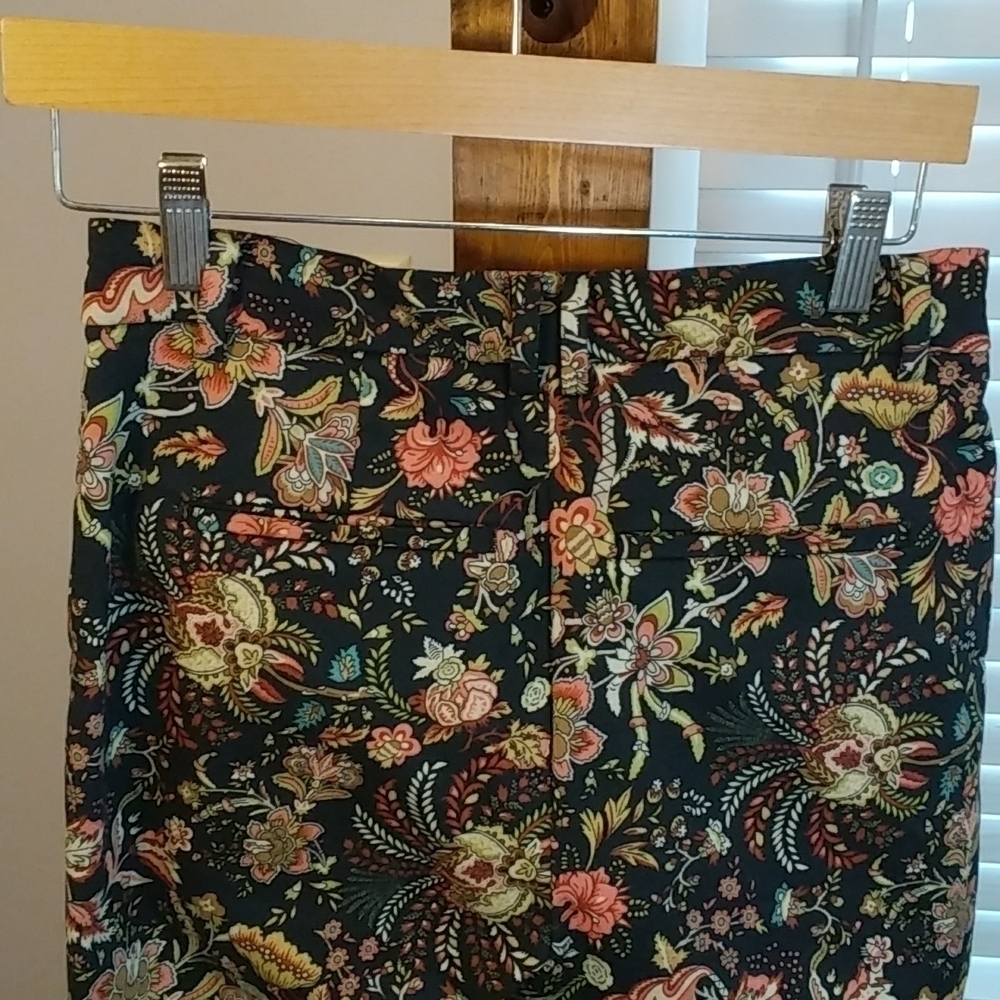 H&M Women's Basic Hobo Bohemian Black Stretch Floral Capri Pants Size 6 - Picture 5 of 7